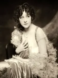 Portrait of Ziegfeld Follies star Fanny Brice by Alfred Cheney Johnston, 1918