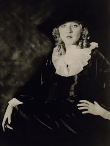 Mae Murray by Alfred Cheney Johnston, ca. 1920. Public domain.
