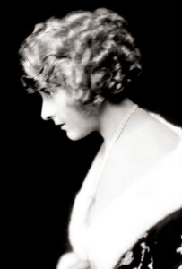 Pearl White by Alfred Cheney Johnston, 1921. Public domain.