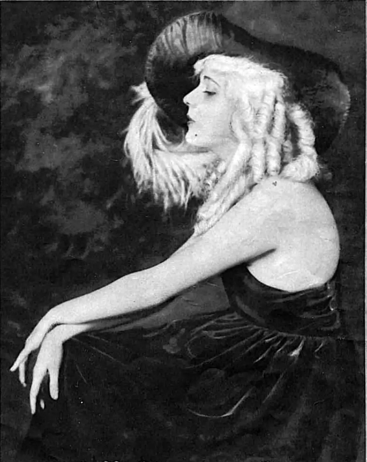 Portrait of silent film actress Alma Rubens by Alfred Cheney Johnston, 1923