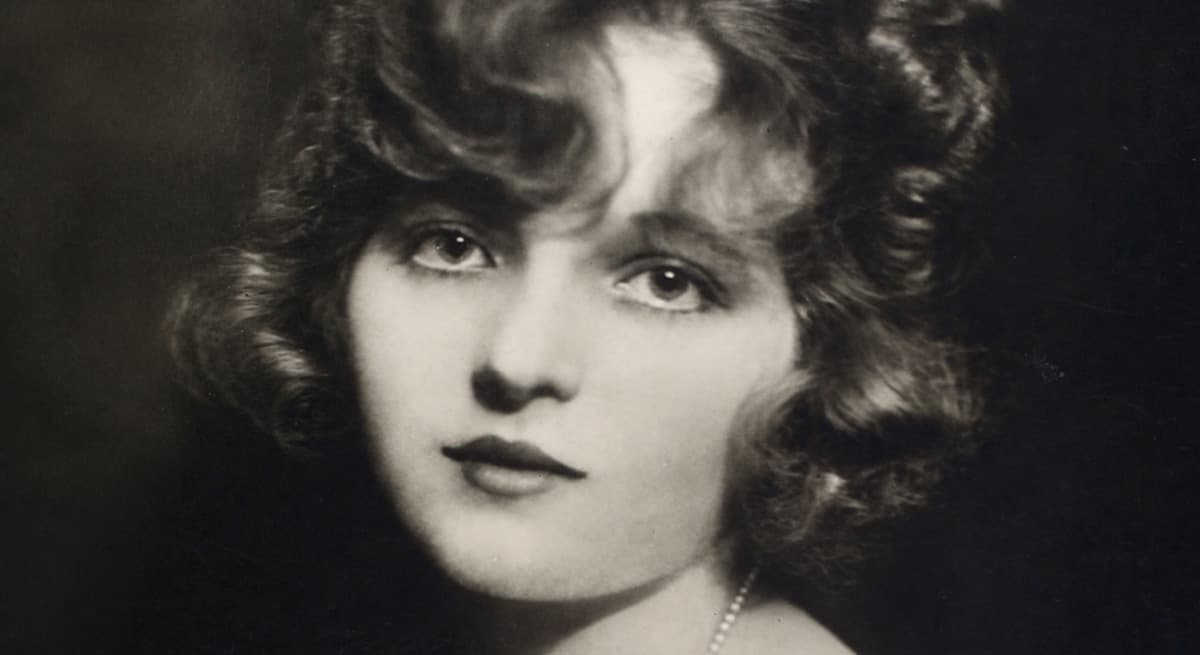 Alfred Cheney Johnston portrait of Annette Bade, ca. 1924