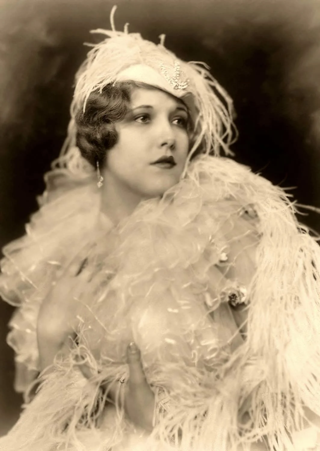 Portrait of Ziegfeld girl Claudia Dell by Alfred Cheney Johnston, circa 1927