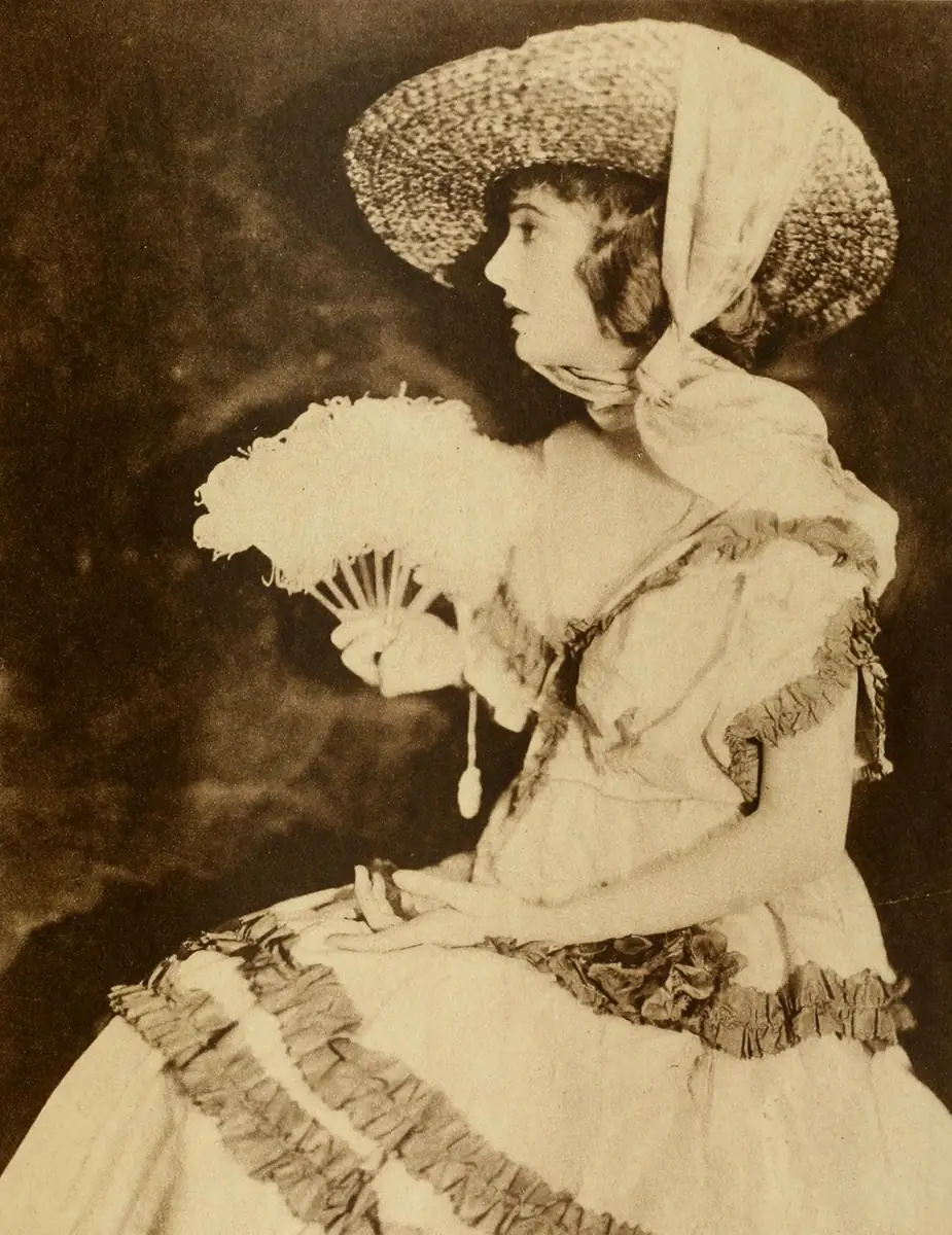 Portrait of Corinne Griffith by Alfred Cheney Johnston, 1920. Public domain.