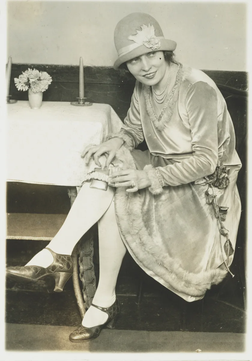 “The latest thing in flasks” — dancer Mlle. Rhea, 1920s. Library of Congress. Public domain.