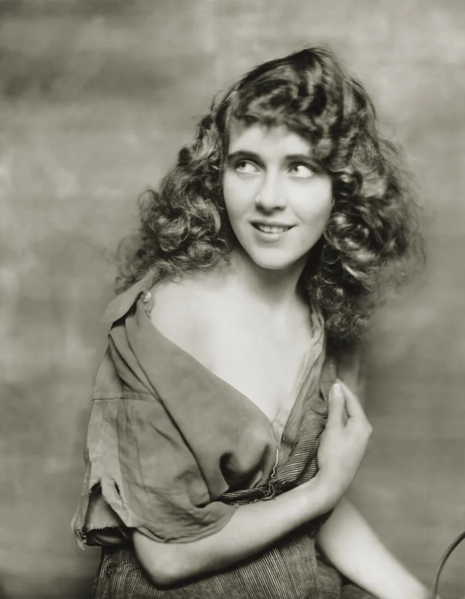 Portrait of June Caprice by Alfred Cheney Johnston, circa 1918. Public domain.