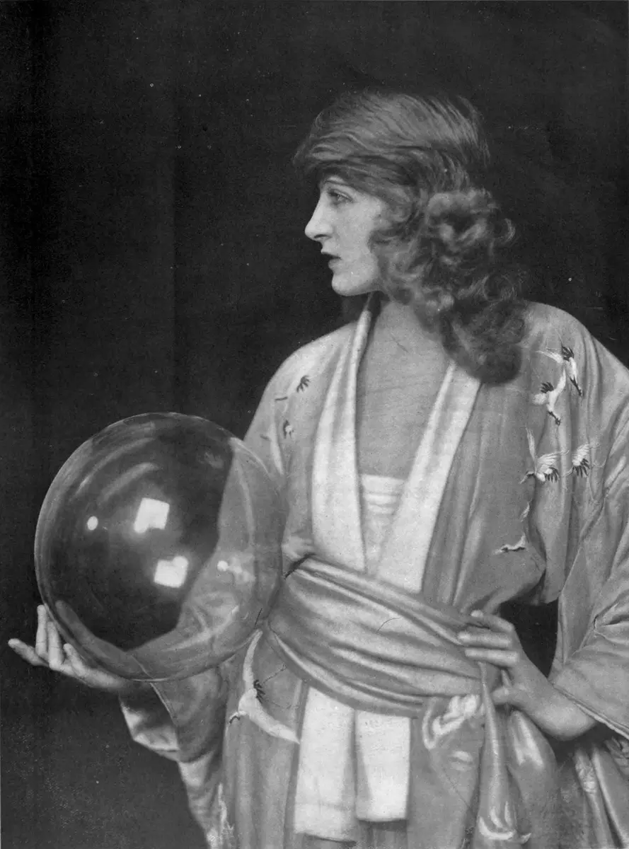 Portrait of Martha Mansfield by Alfred Cheney Johnston, 1919. Public domain.
