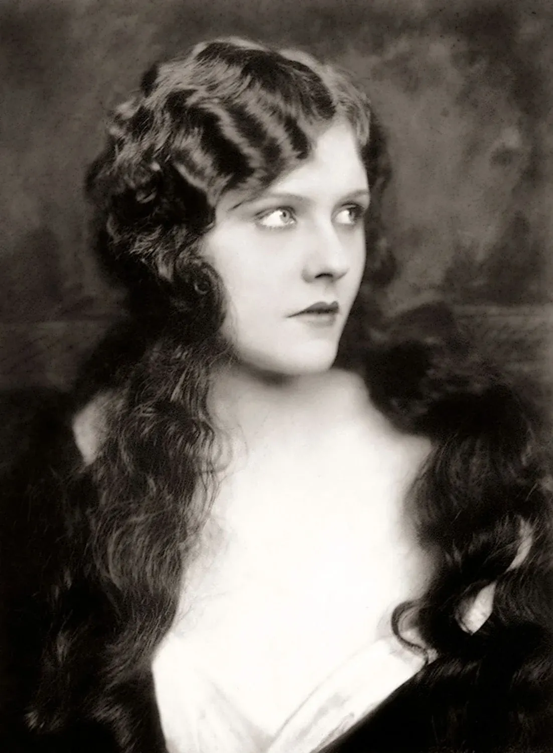 Portrait of Ziegfeld girl Naomi Johnson by Alfred Cheney Johnston, 1928