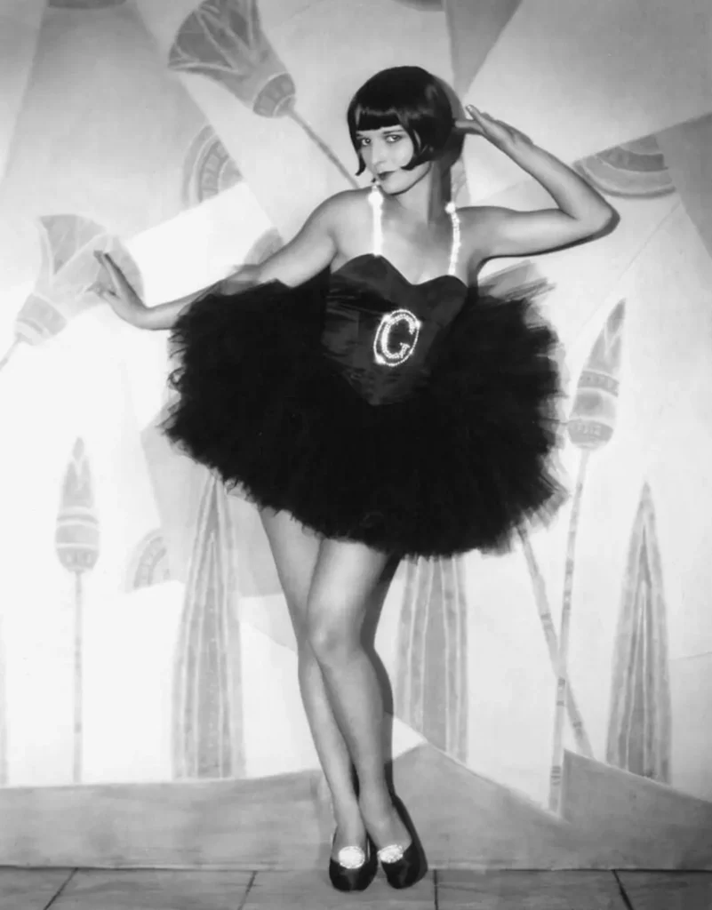 Louise Brooks in a 1928 publicity still for the film The Canary Murder Case, photographed by Eugene Robert Richee, wearing her dark bob.